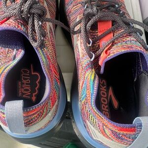 Brooks womens size 10 running shoes.